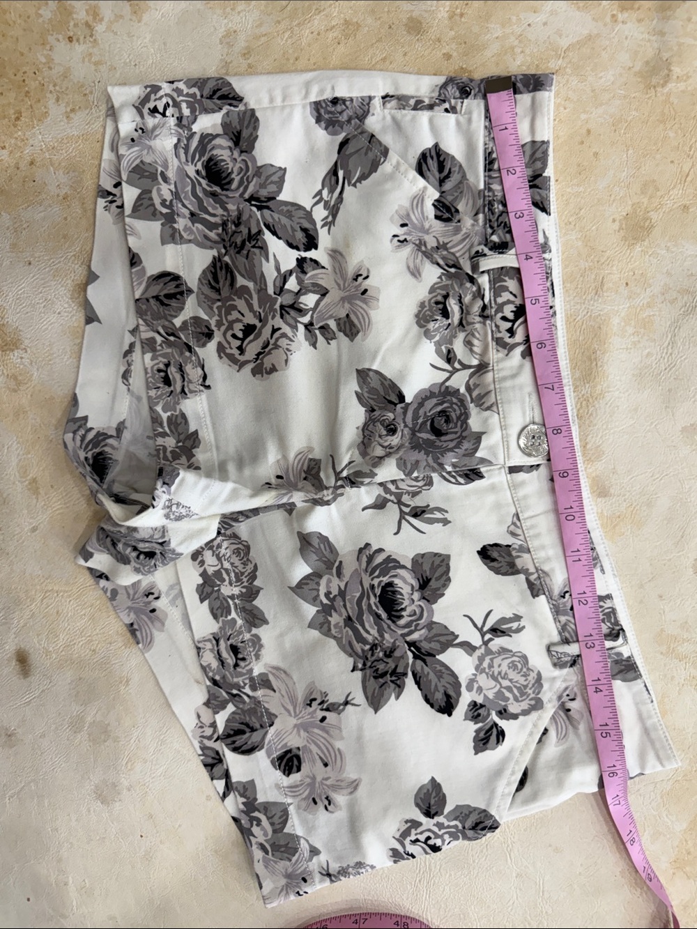 Floral Print High-Waist Shorts in White and Gray
